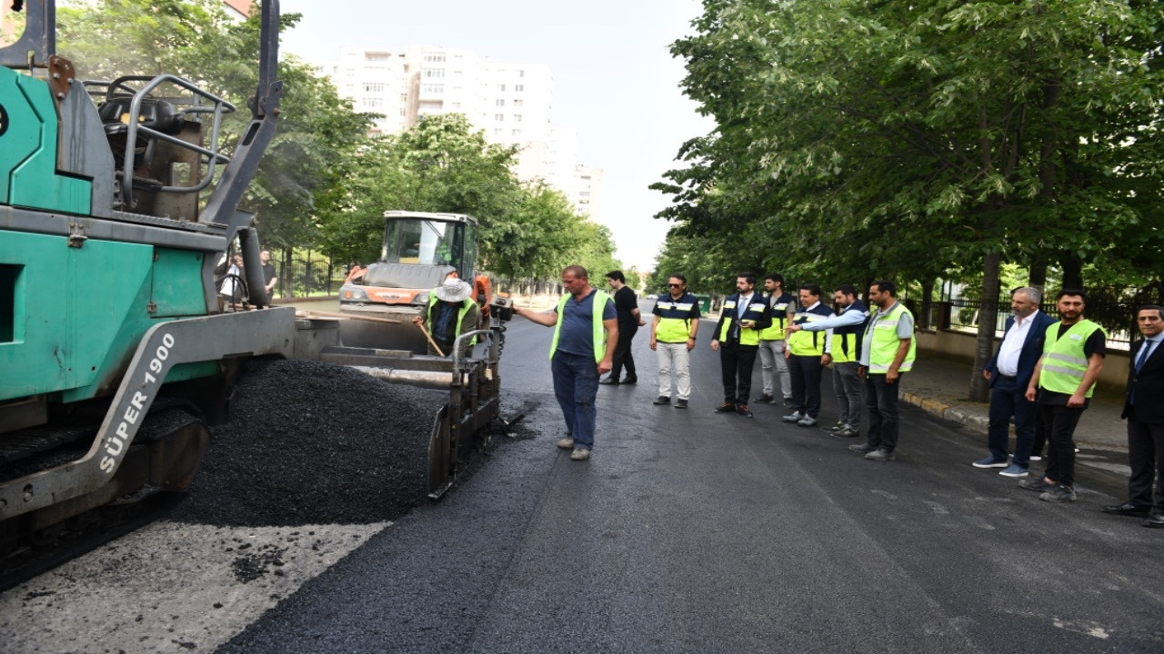 Esenyurt Belediye Başkanı Özer, yol yenileme çalışmalarını denetledi