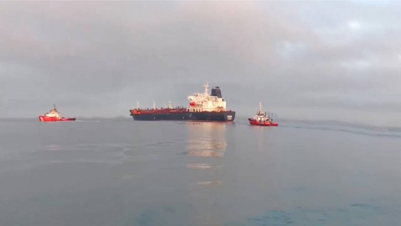 Petrol ürünü yüklü tanker Haydarpaşa açıklarında sürüklendi