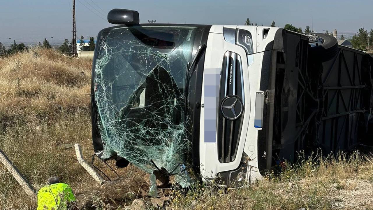 Urfa'da otobüs şarampole devrildi, 5 kişi yaralandı