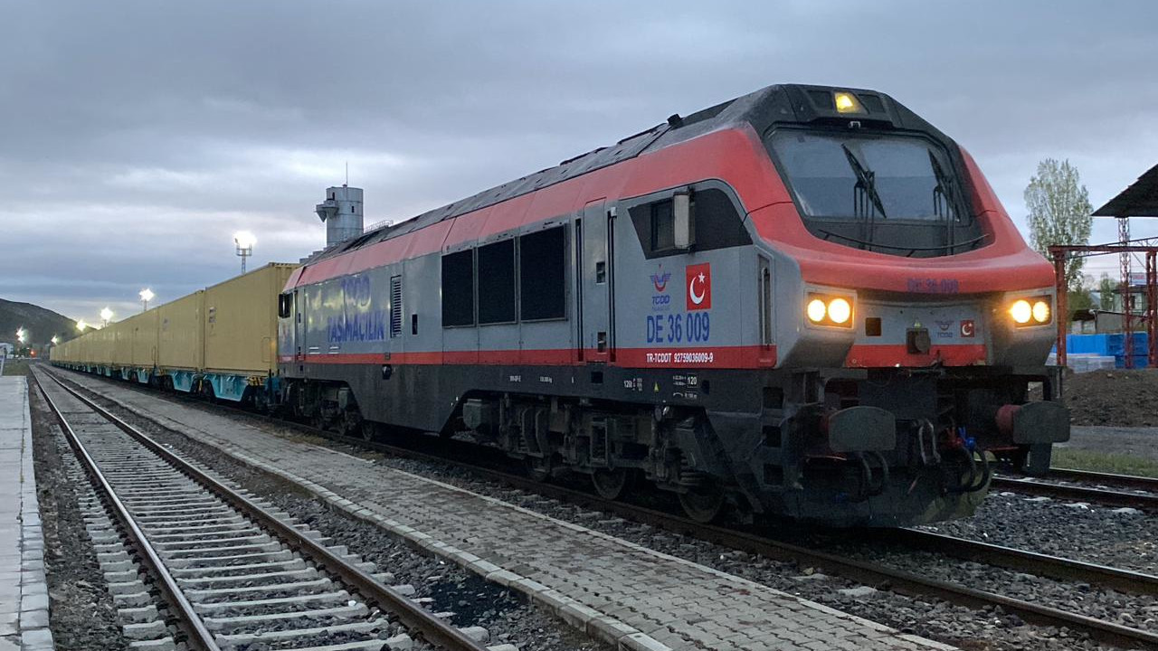 Bakü-Tiflis-Kars Demiryolu Hattı yeniden açıldı