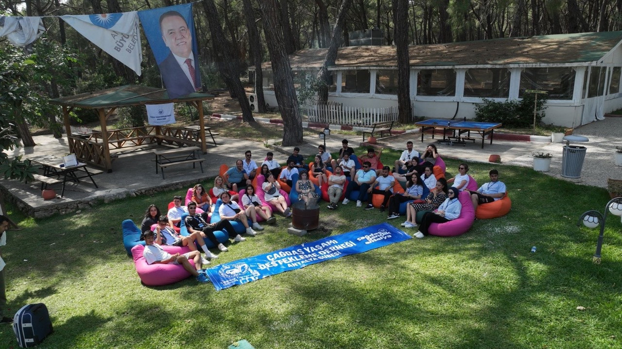 Antalya ÇYDD üyesi öğrencilerden Gençlik Kampı'na ziyaret