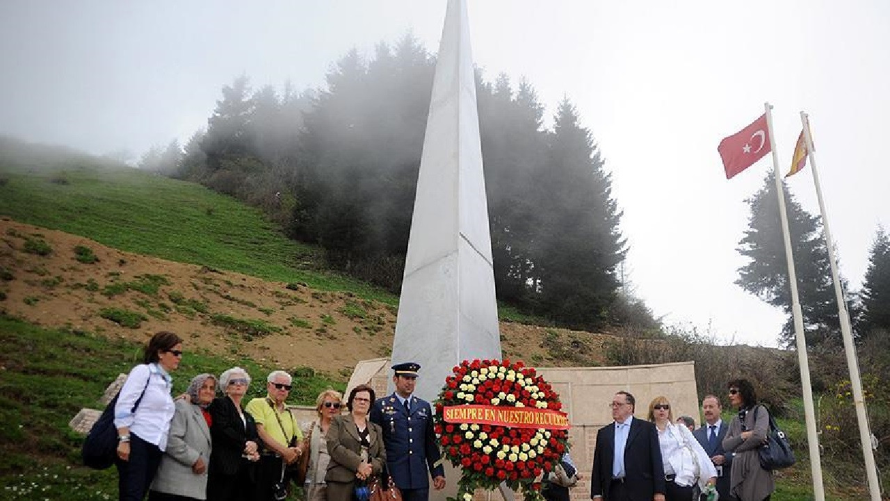 Trabzon'daki uçak kazasında ölenler anıldı