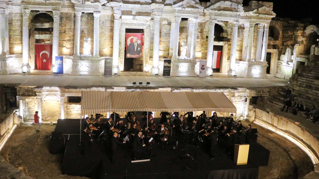 Türkiye ile Hollanda'nın 100 yıllık dostluğu konserle kutlandı