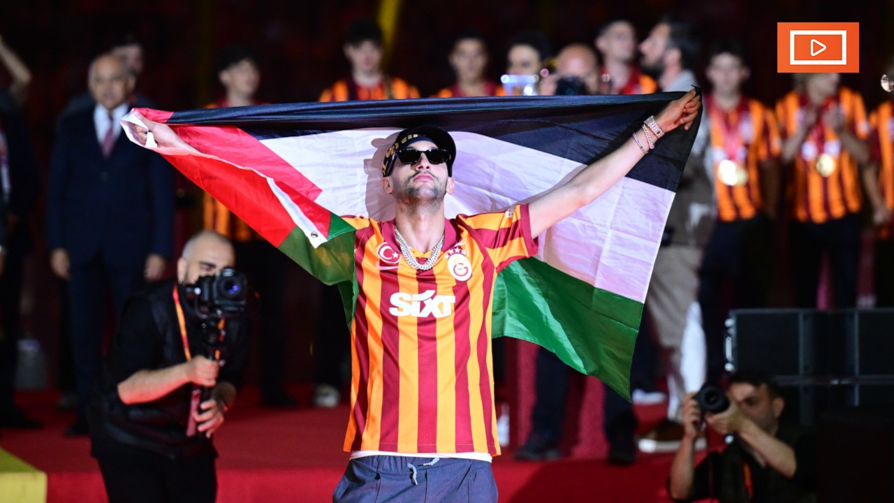 Galatasaray'ın yıldızı şampiyonluk sahnesine Filistin bayrağıyla çıktı
