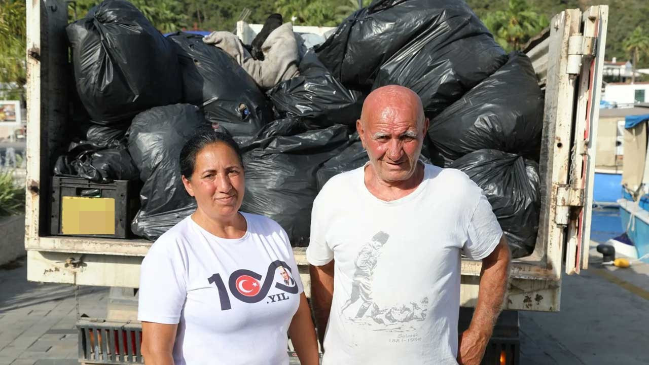 Çevreci çift, Marmaris'in koylarından bir ayda 150 torba atık topladı