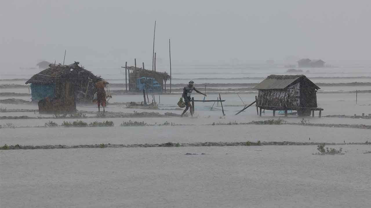 Hindistan ve Bangladeş'te Remal Siklonu: 16 kişi hayatını kaybetti