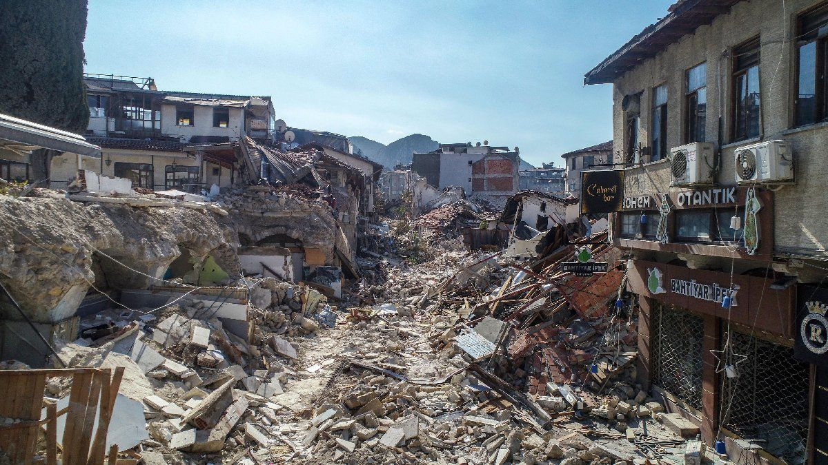 Japon uzmandan tavsiye: Olağanüstü büyük deprem gelse de sorun yok - Sayfa 1