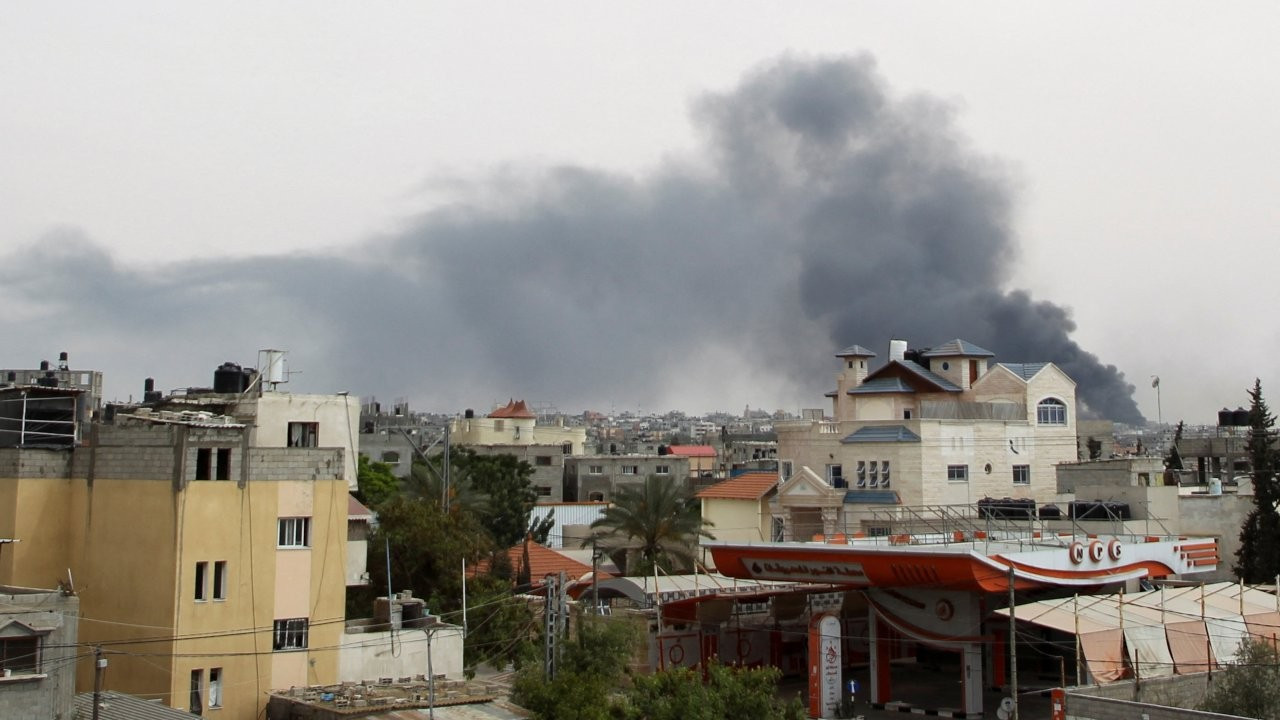 İsrail, Refah'ta çadırlara sığınan Filistinlilere saldırdı: En az 21 ölü