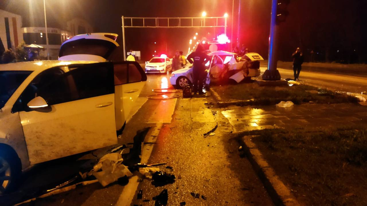Erzurum'da trafik kazası: 3 kişi öldü, 5 kişi yaralandı