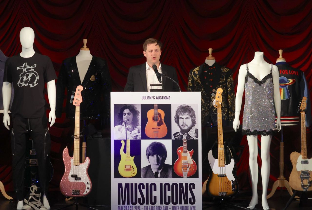 50 yılı kayıptı: John Lennon'un gitarı rekor fiyata satıldı - Sayfa 2