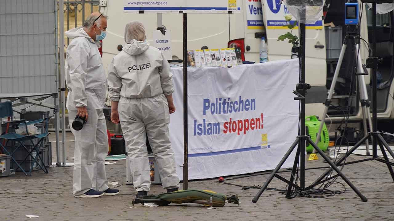 Almanya'da bıçaklı saldırı: Polisi boynundan yaraladı