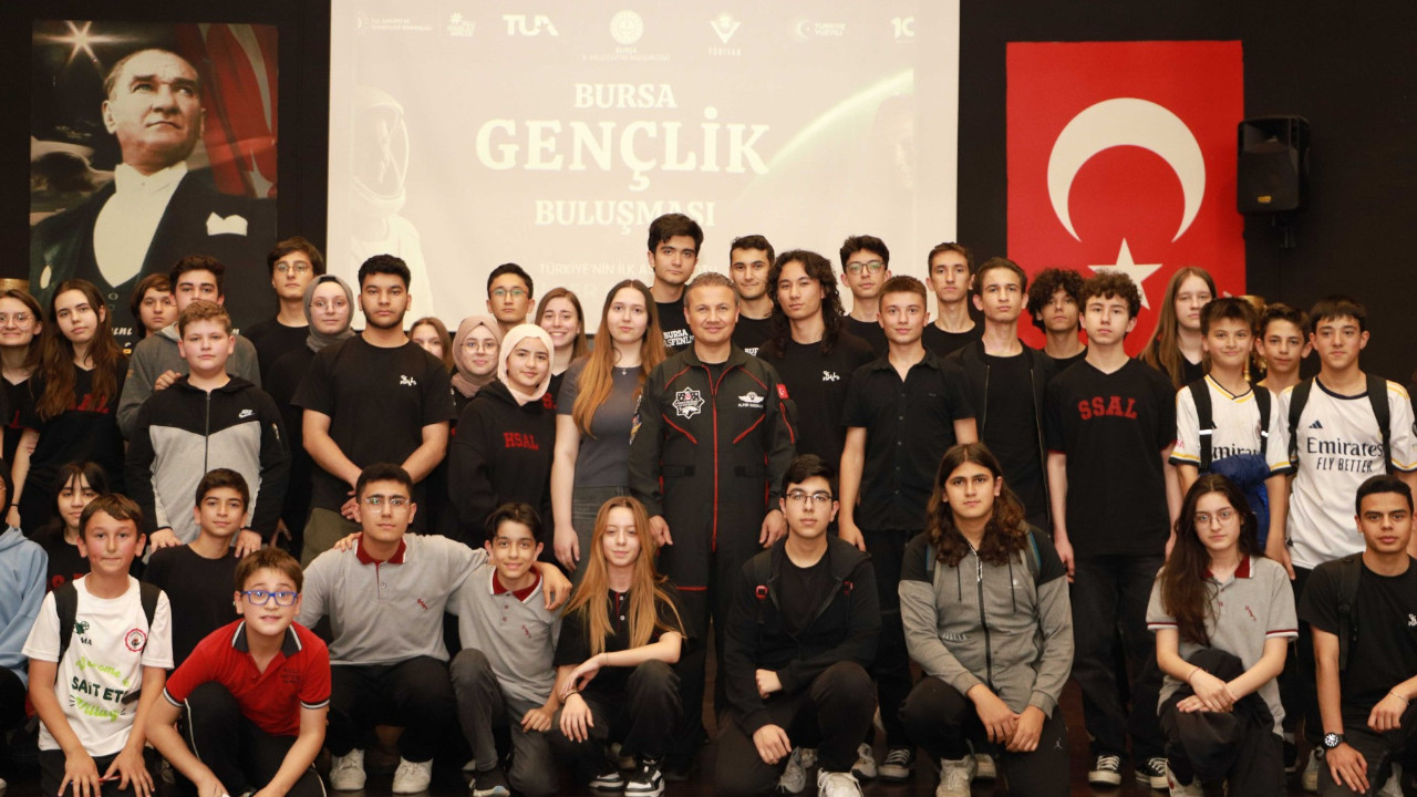 Alper Gezeravcı, Bursa'da öğrencilerle buluştu