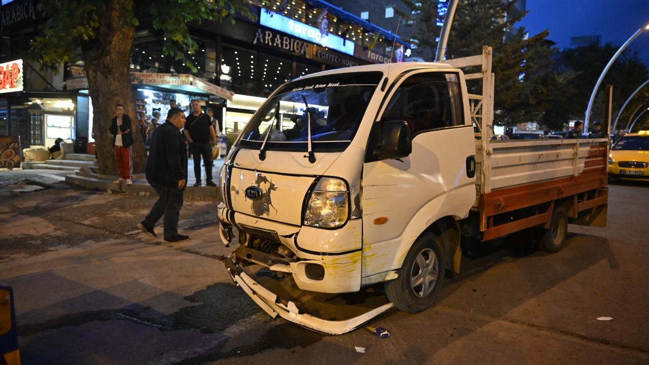 Ankara'da kamyonet 11 araca birden çarptı