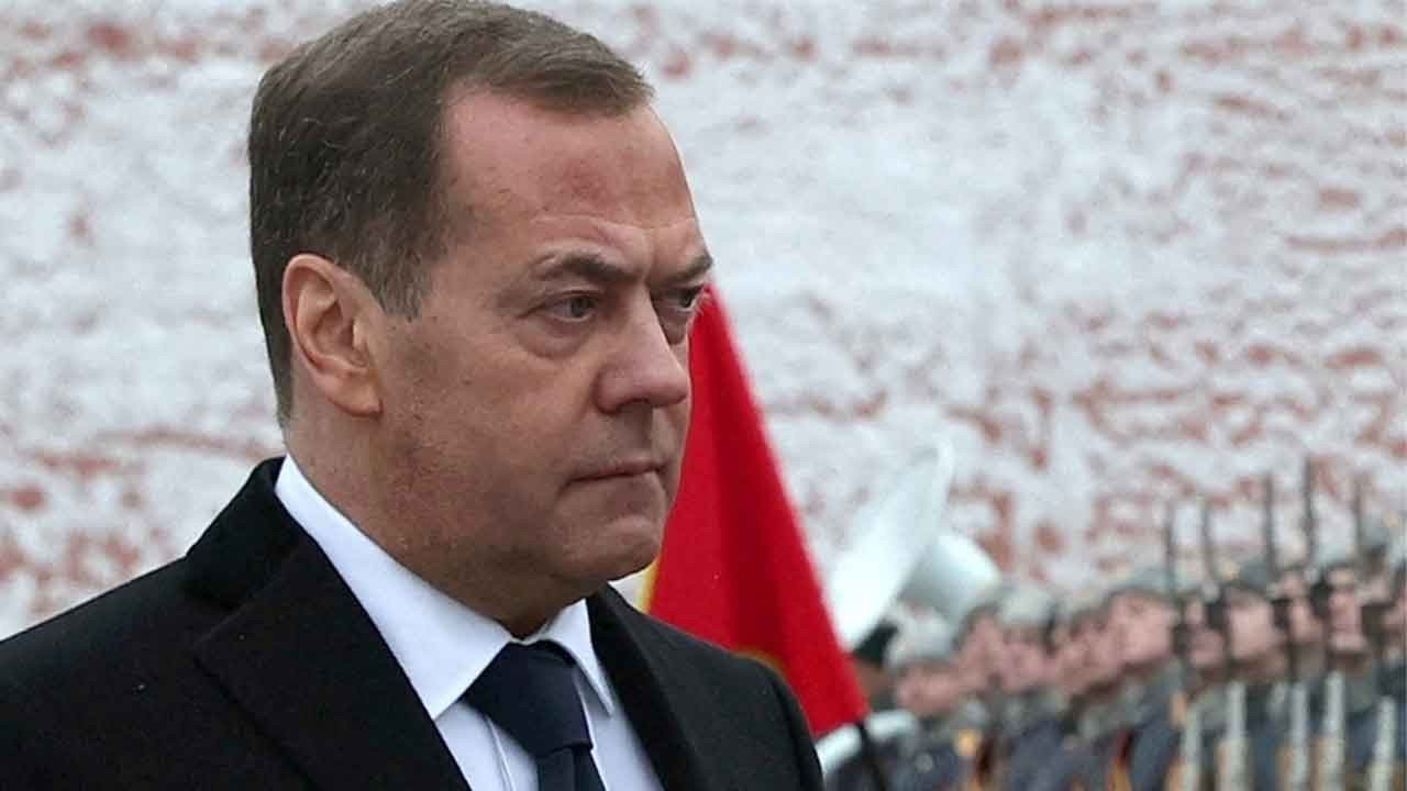 Medvedev'den 'nükleer silah' açıklaması: Blöf yapmıyoruz