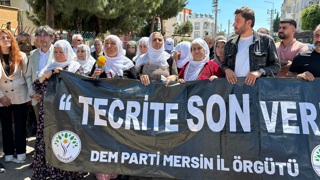 Barış Anneleri 4 haftadır AK Parti Mersin İl Binası'na gidemiyor