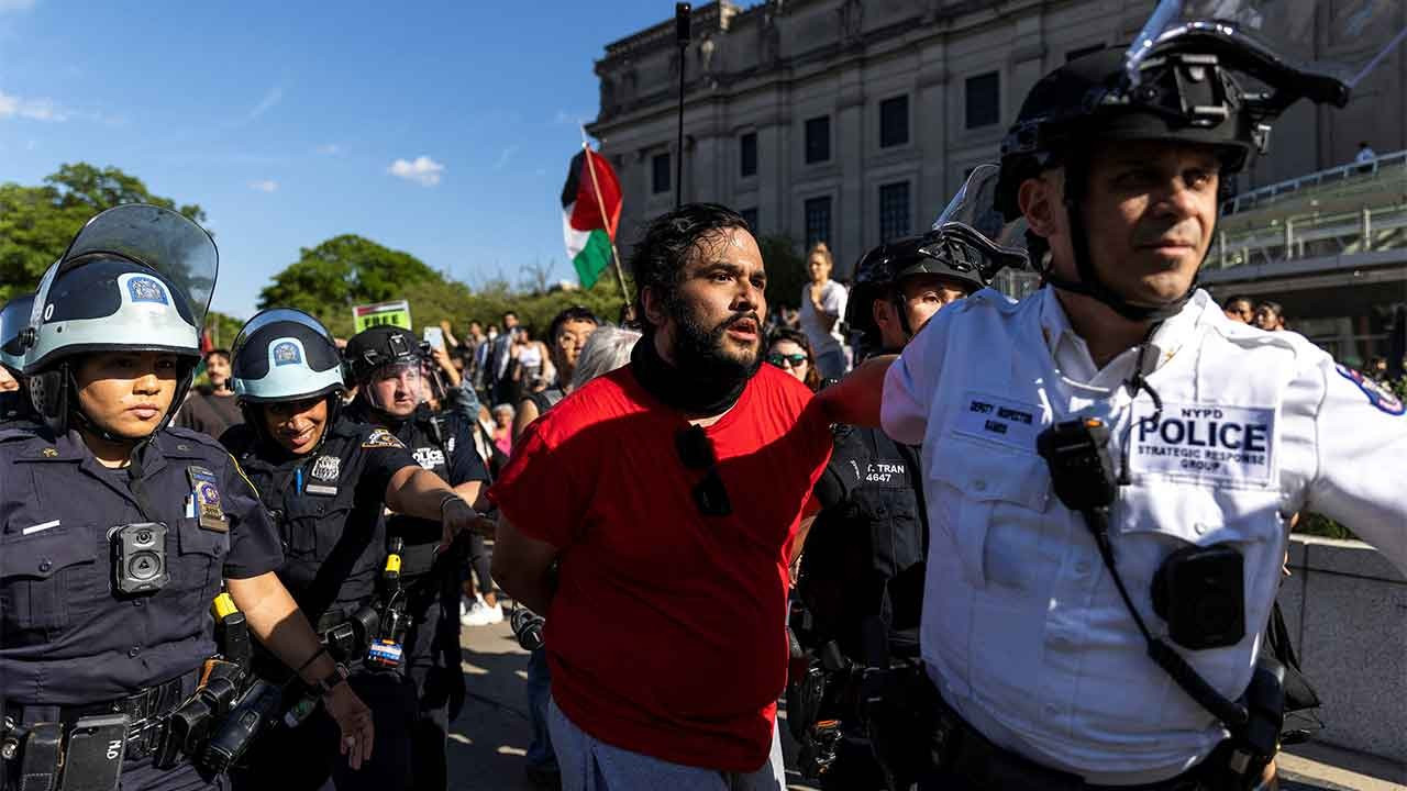 Brooklyn Müzesi’ndeki Filistin’e destek eylemcilerine polis saldırısı