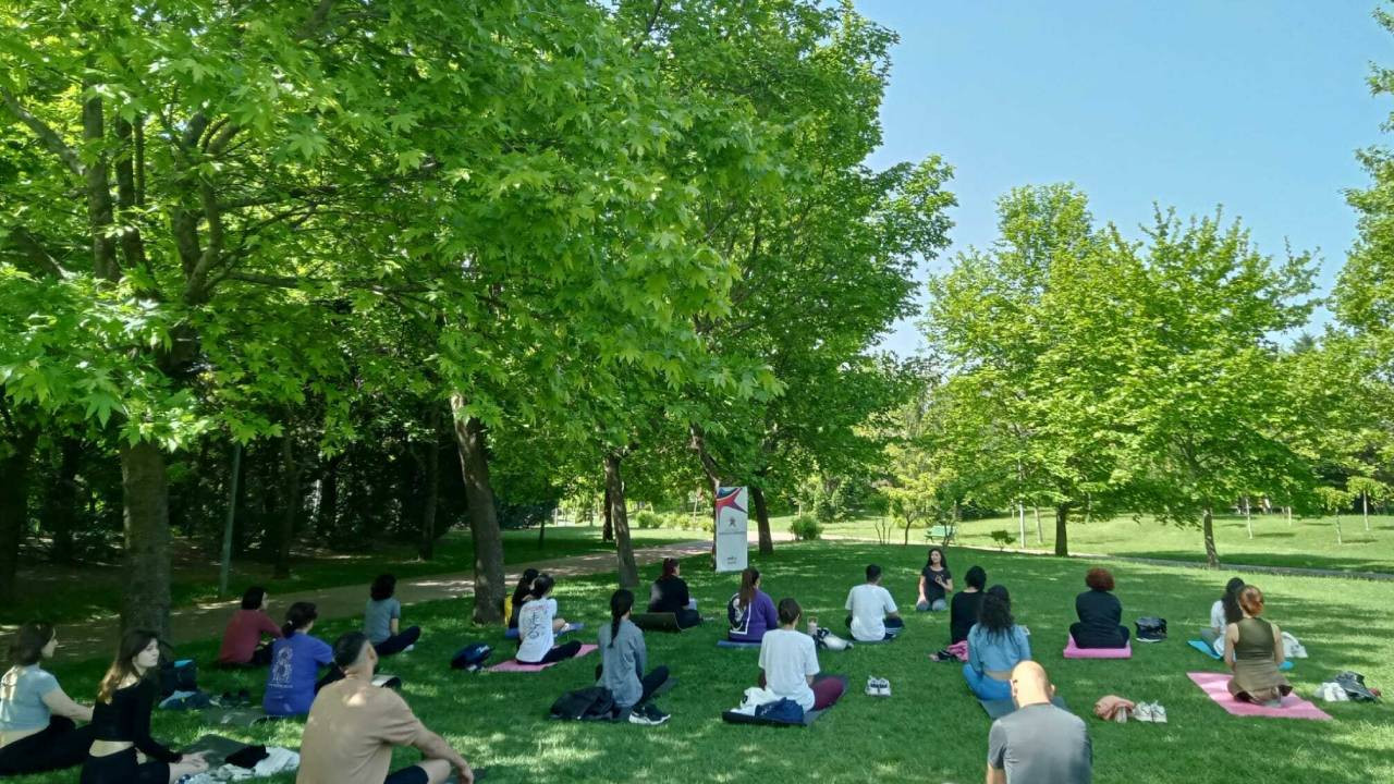 Eskişehir Büyükşehir Belediyesi'nden gençlere 'Yoga Atölyesi'