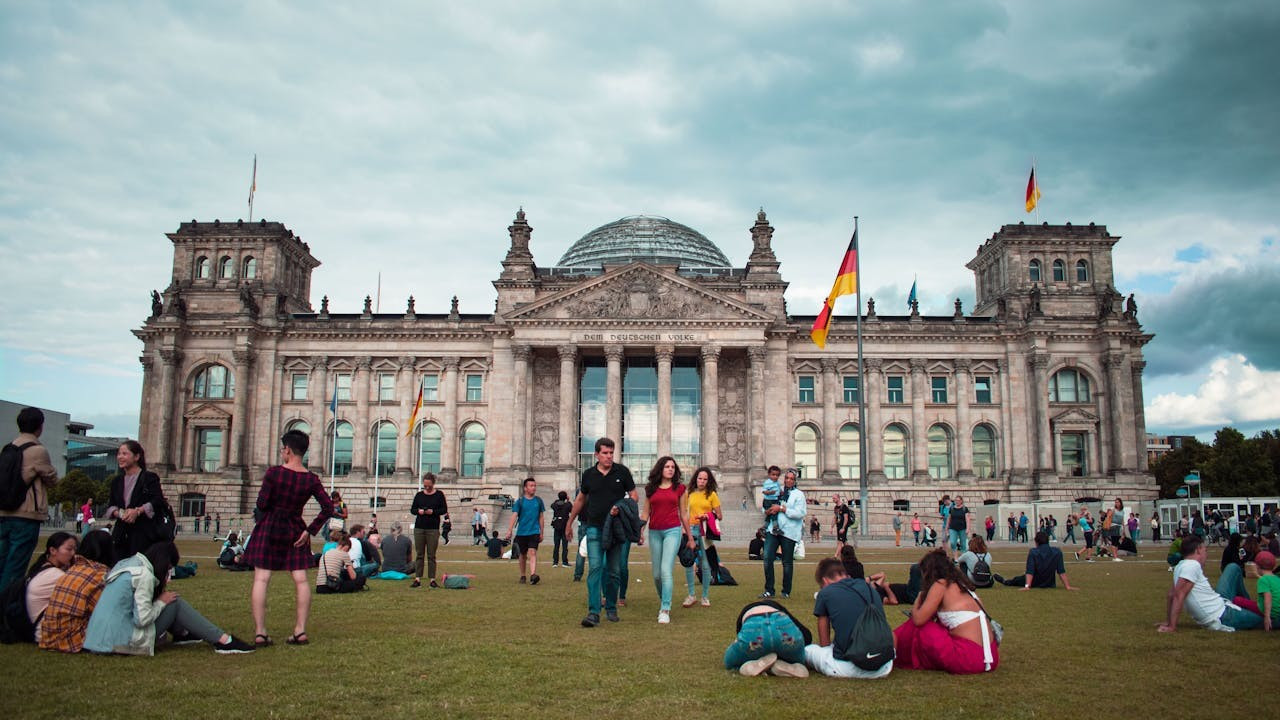 Almanya'da on binlerce kişi vatandaşlık bekliyor