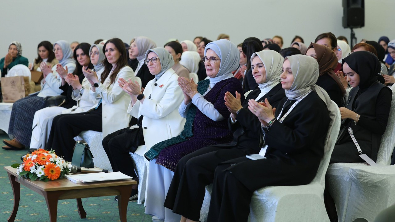 Emine Erdoğan AK Partili kadınlarla buluştu