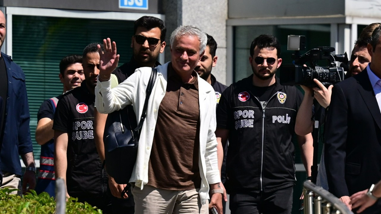 Mourinho imzaya geldi: Havalimanından ilk kareler