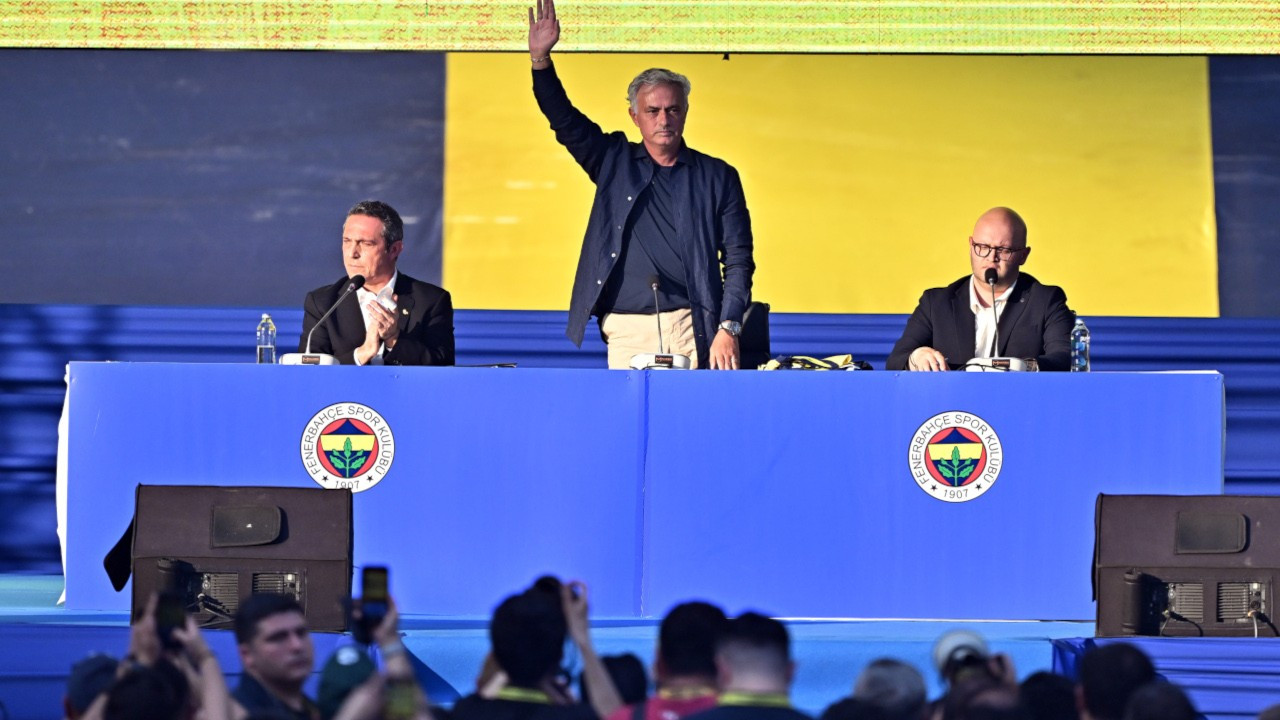 Mourinho Fenerbahçe'ye imzayı attı: Sizin hayalleriniz benim hayalim