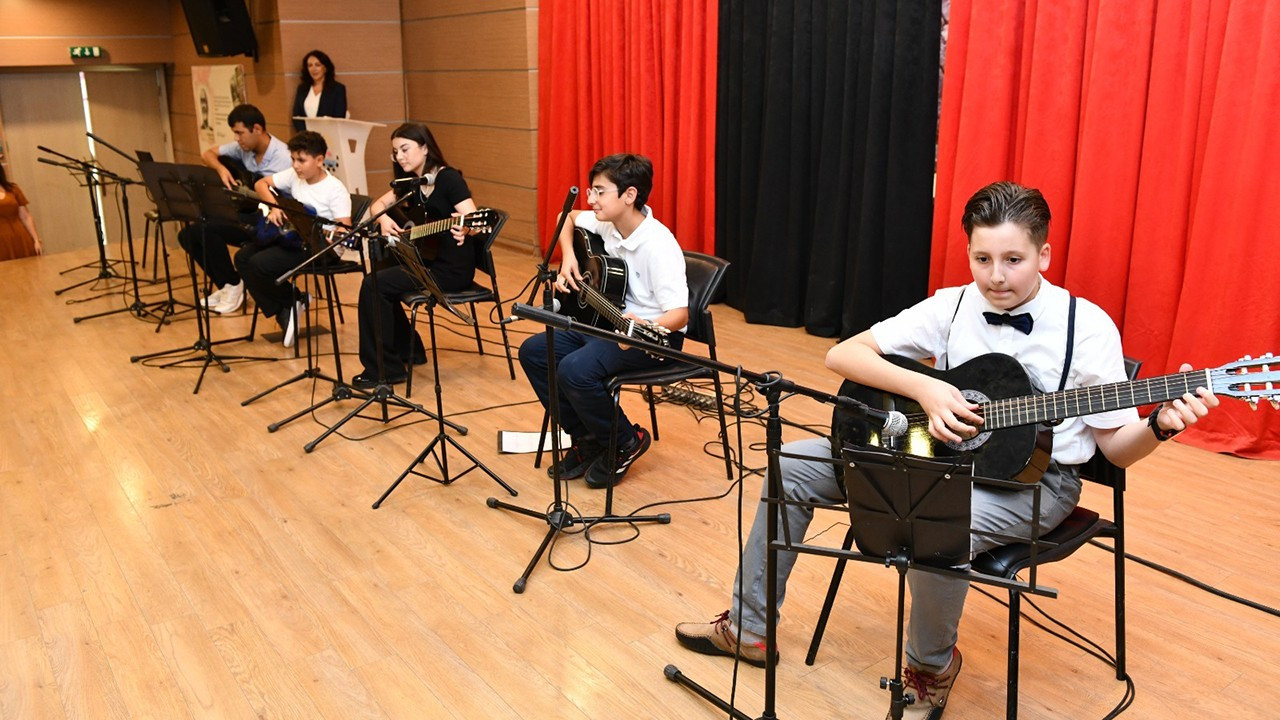 Çiğli Belediyesi kursiyerlerinden yıl sonu konseri