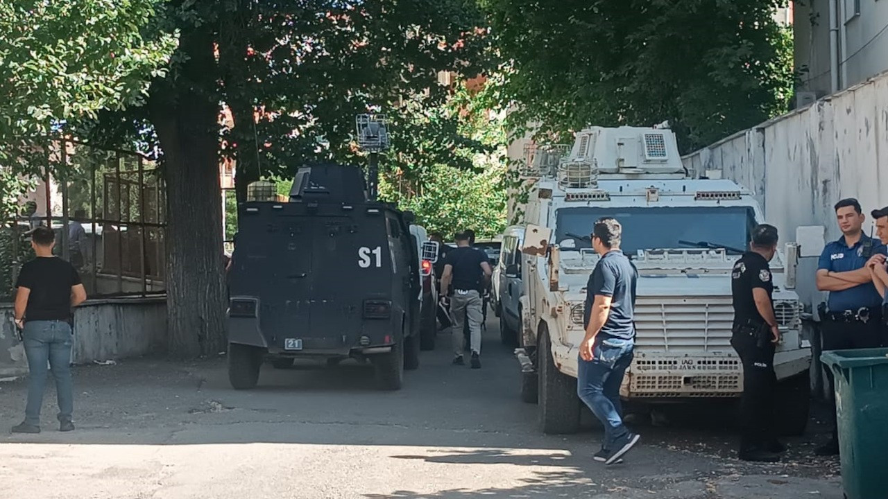 Diyarbakır'da lise öğrencileri kavga etti: Biri ağır dört yaralı
