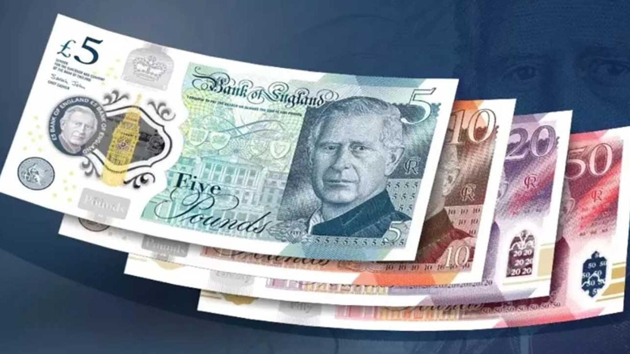 İngiltere'de Kral Charles'ın olduğu banknotlar dolaşıma girdi