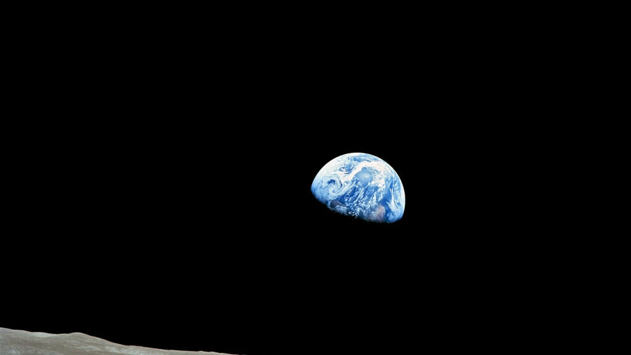 'Dünya'nın Doğuşu' fotoğrafını çeken astronot uçak kazasında öldü