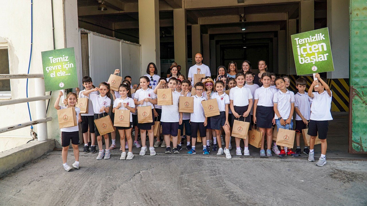 Karşıyaka Belediyesi'nden ilkokul öğrencilerine geri dönüşüm eğitimi