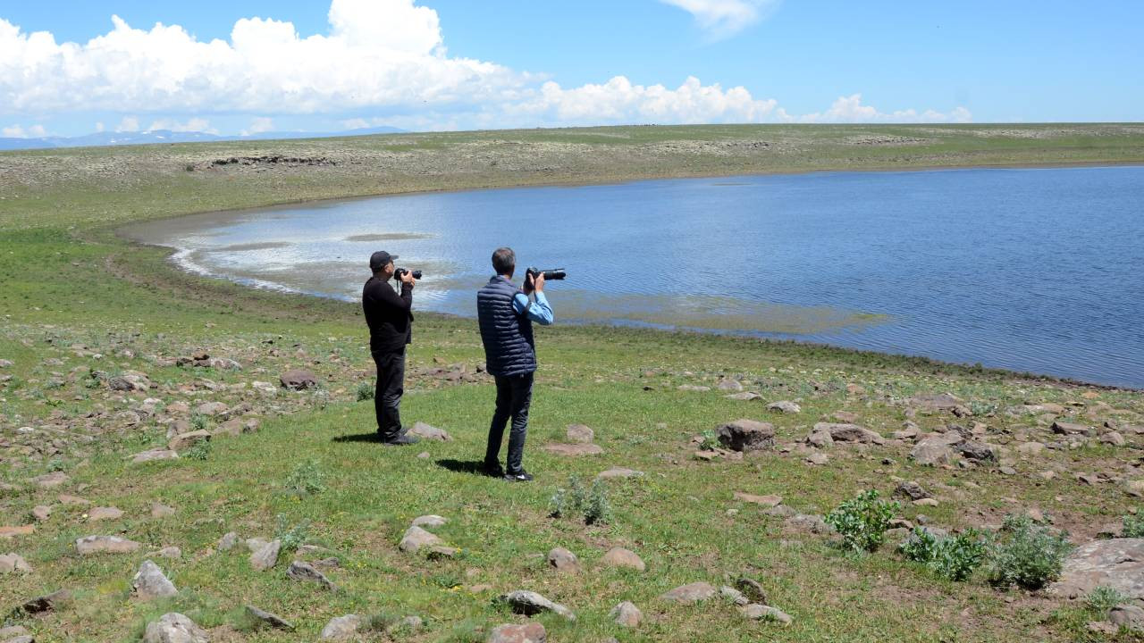 Asboğa Gölü yerli ve yabancı kuş gözlemcilerine ev sahipliği yapıyor