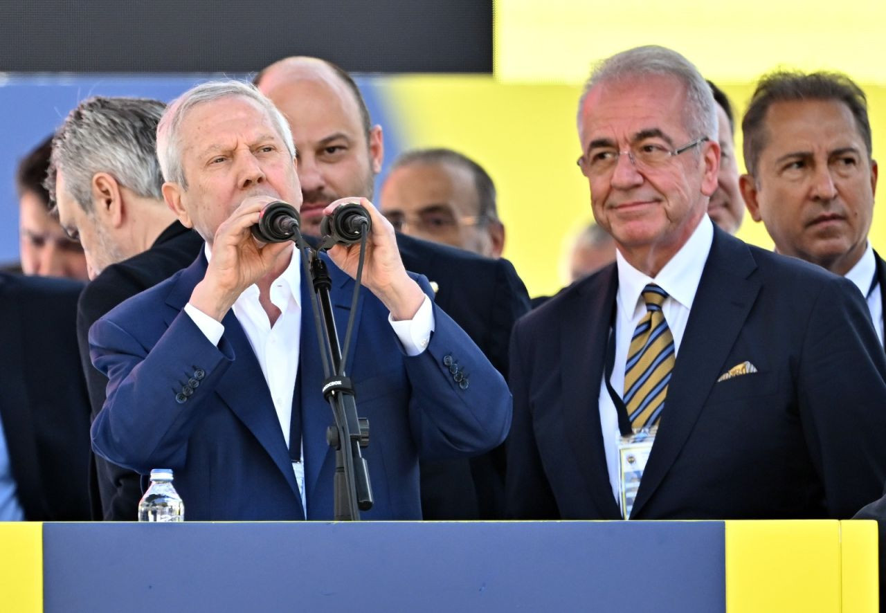 Aziz Yıldırım stadı terk etti: Fenerbahçe kongresinde kare kare neler yaşandı? - Sayfa 4