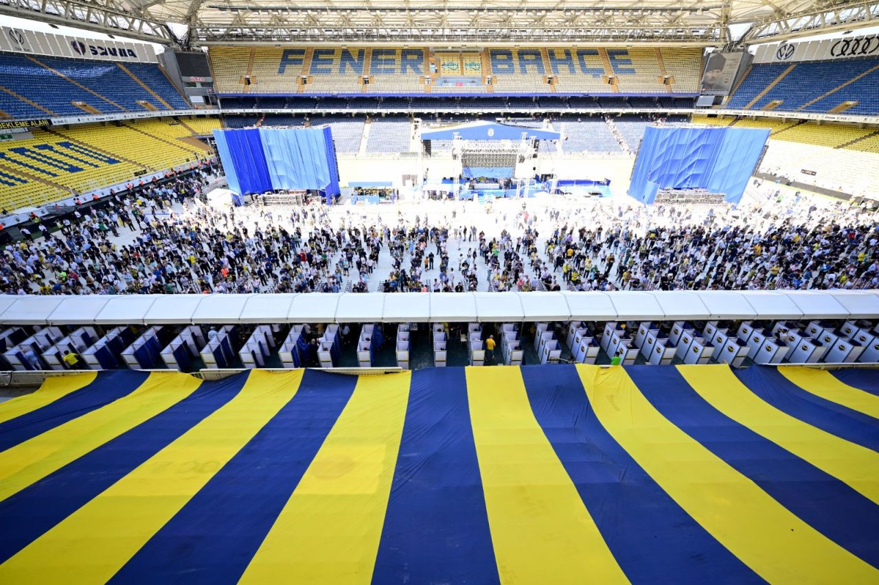 Fenerbahçeliler oy kullanıyor: Kongreden kareler - Sayfa 2