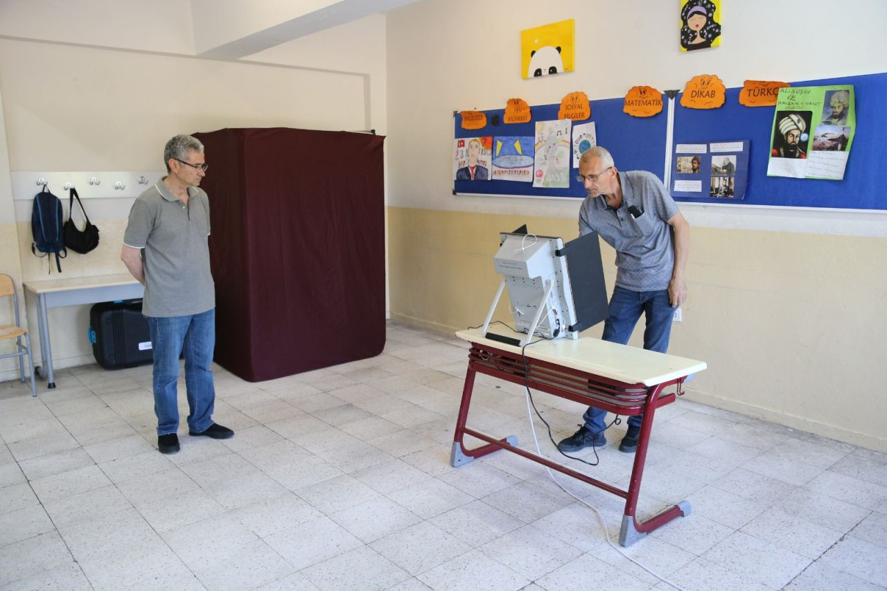 Bulgaristan seçimleri için Türkiye'de de sandıklar kuruldu - Sayfa 1
