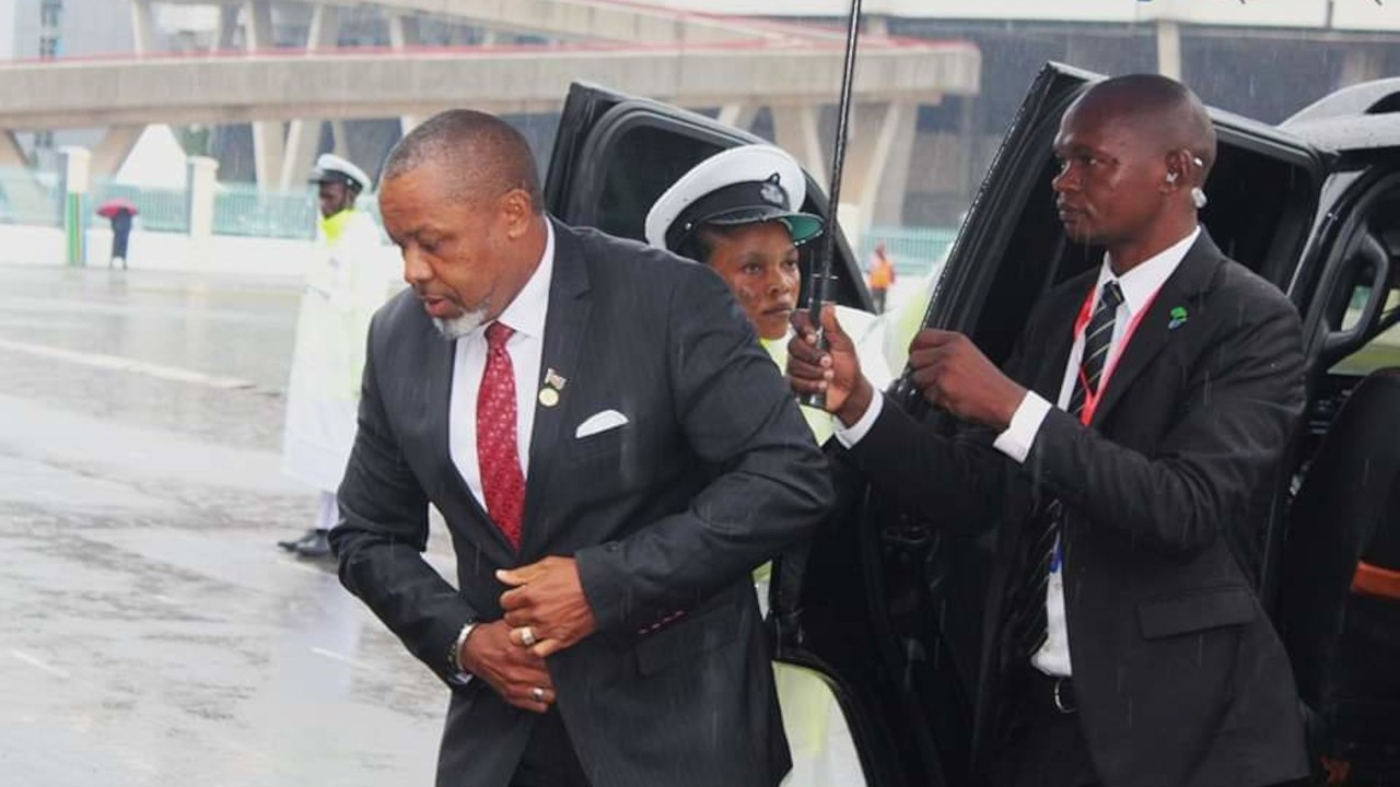 Malavi'de başkan yardımcısının uçağı kayboldu