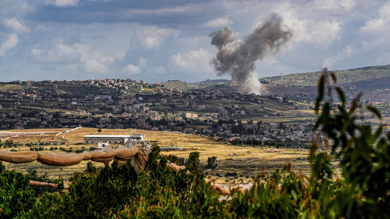 Hizbullah komutanı öldürüldü, İsrail'e 'yoğun' saldırı başlatıldı