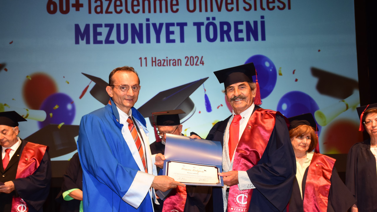 Anadolu Üniversitesi 60 yaş üstünü mezun etti: 'Çok özeniyordum'