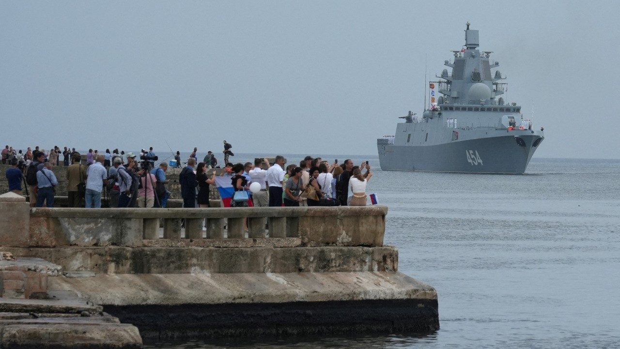 Rus deniz filosu Küba'da: ABD bölgeye savaş gemileri ve uçak gönderdi