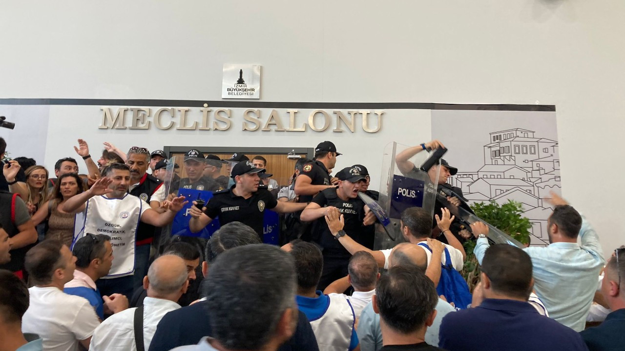 İzBB’de TİS görüşmelerinden sonuç çıkmadı: Emekçiye polis barikatı