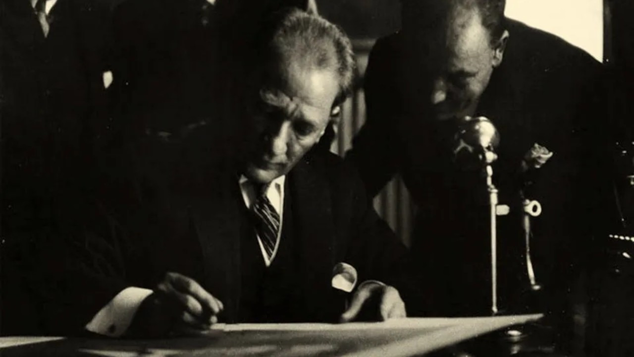 Bakanlık Atatürk’ün altı farklı imzasını paylaştı