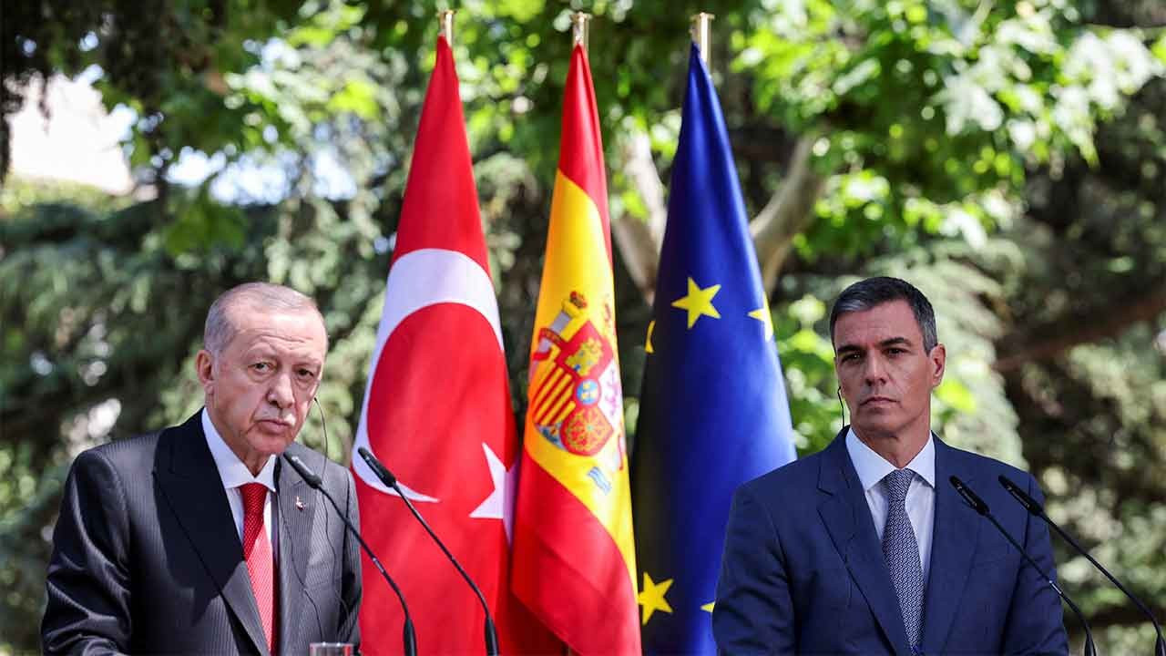 Cumhurbaşkanı Erdoğan'a İspanya'da Demirtaş ve Kavala sorusu: 'Başını sallama'