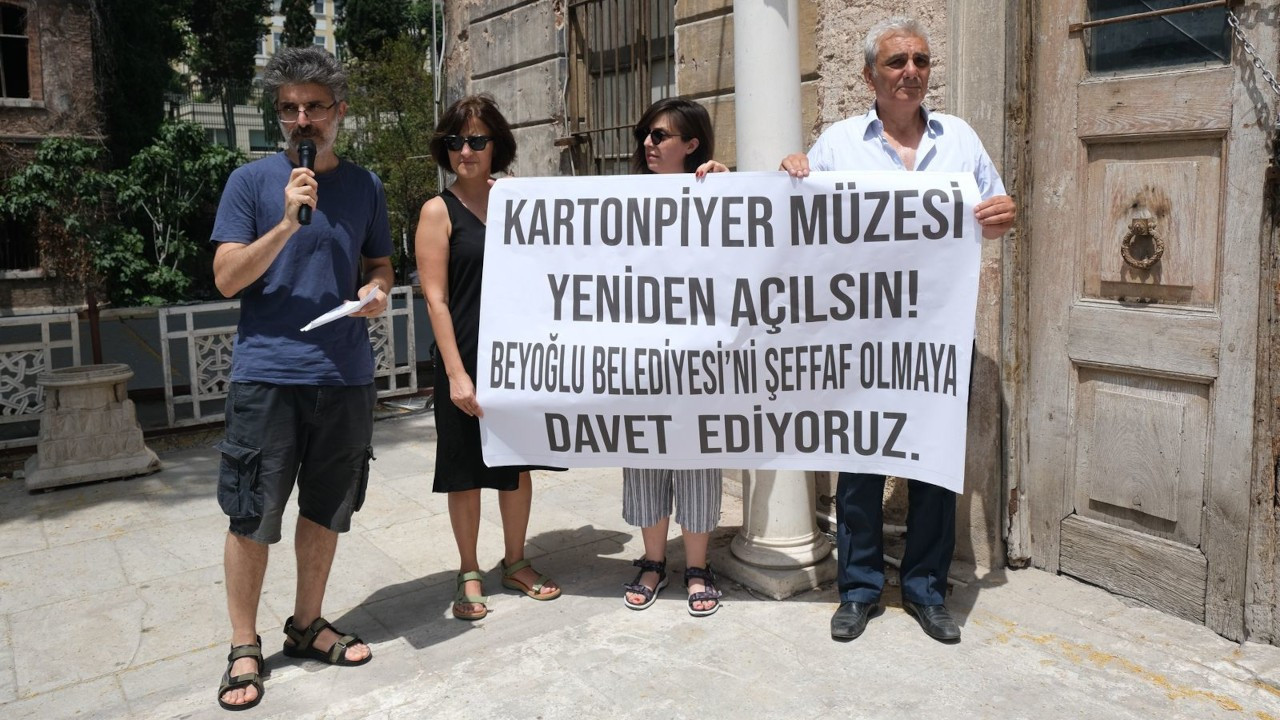 Mühürlenen Kartonpiyer Müzesi önünde protesto