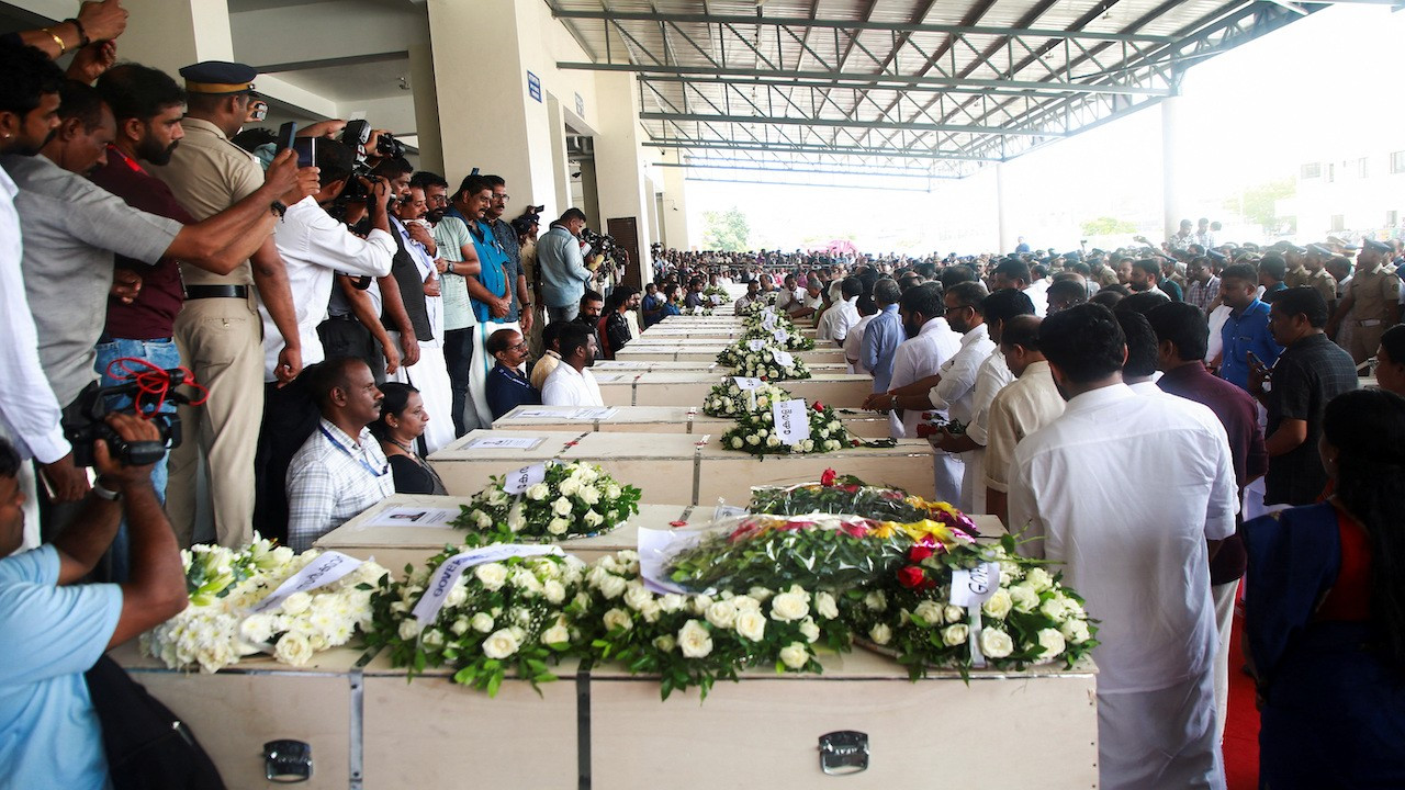 Kuveyt'te 49 işçi yangında ölmüştü: Cenazeleri Hindistan'a götürüldü