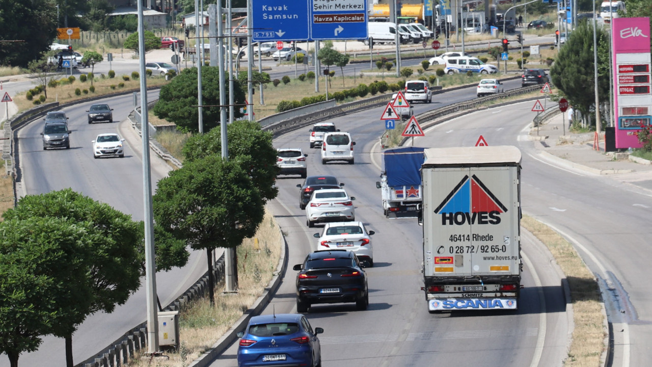 Ankara-Samsun kara yolunda trafik yoğunluğu başladı
