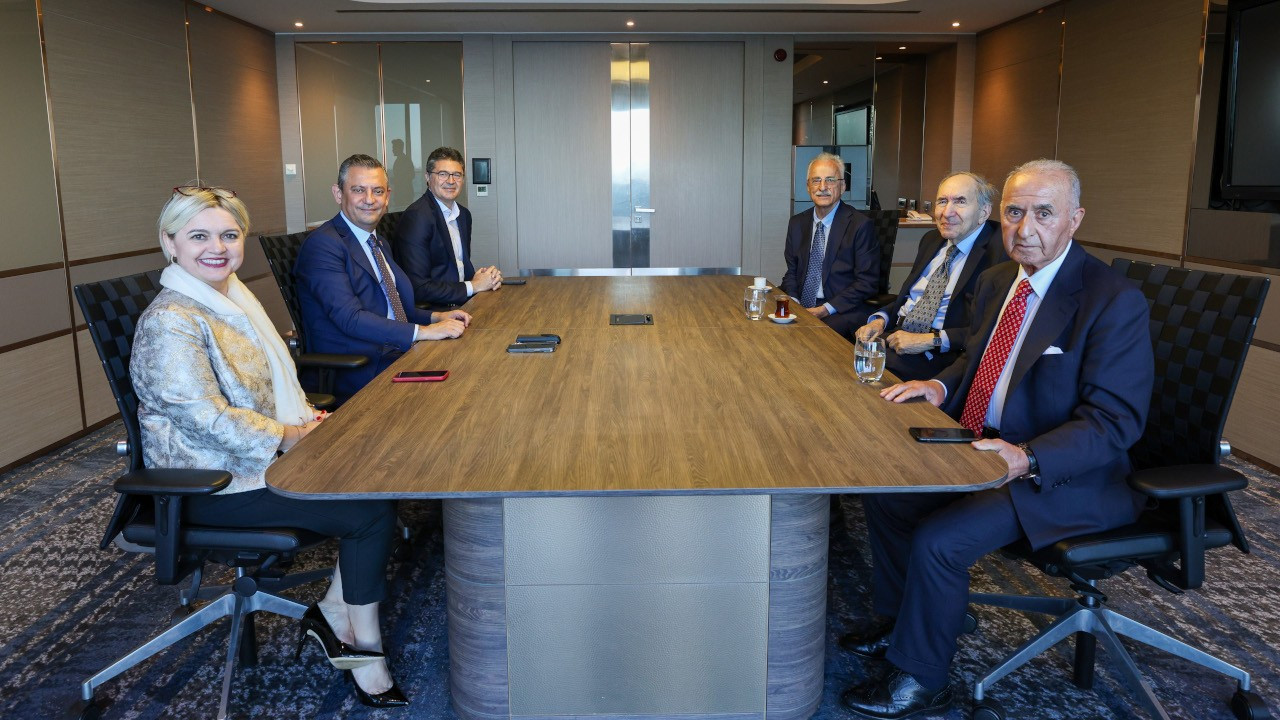 CHP Genel Başkanı Özel, partisinin eski genel başkanlarıyla görüştü
