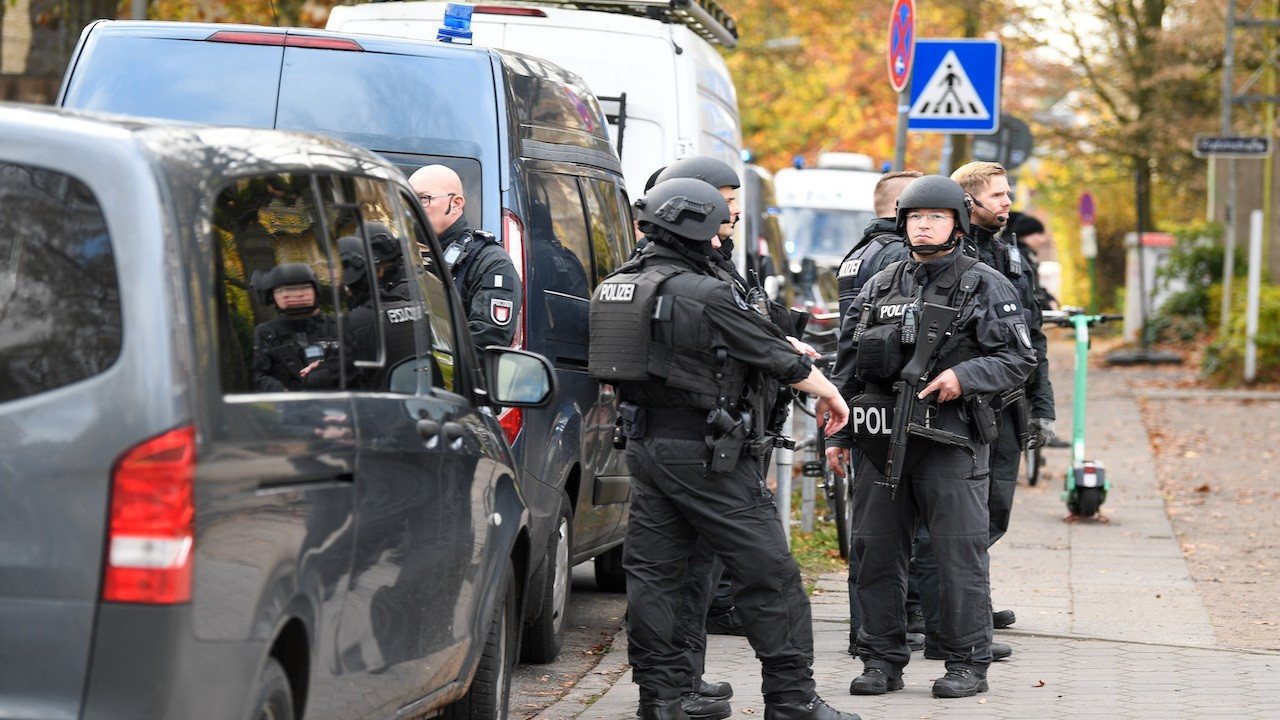 Hamburg'da kazmalı saldırgan polis tarafından öldürüldü