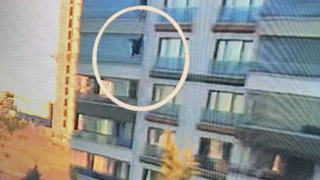 Ankara'da cam silerken 7. kattan düşen kadın öldü