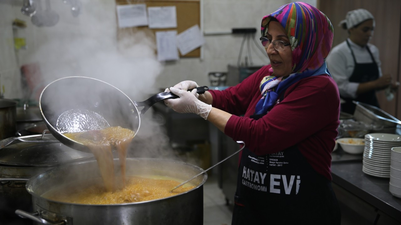 Gastronomi Evi depremde yıkılan Hatay'a yeni mutfak: Özlenen lezzetler yapılıyor