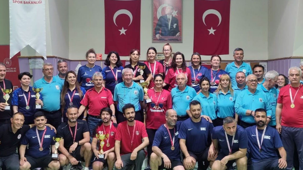 Çiğli Belediyesi Kurumlar Arası Masa Tenisi Turnuvası'nda şampiyon oldu