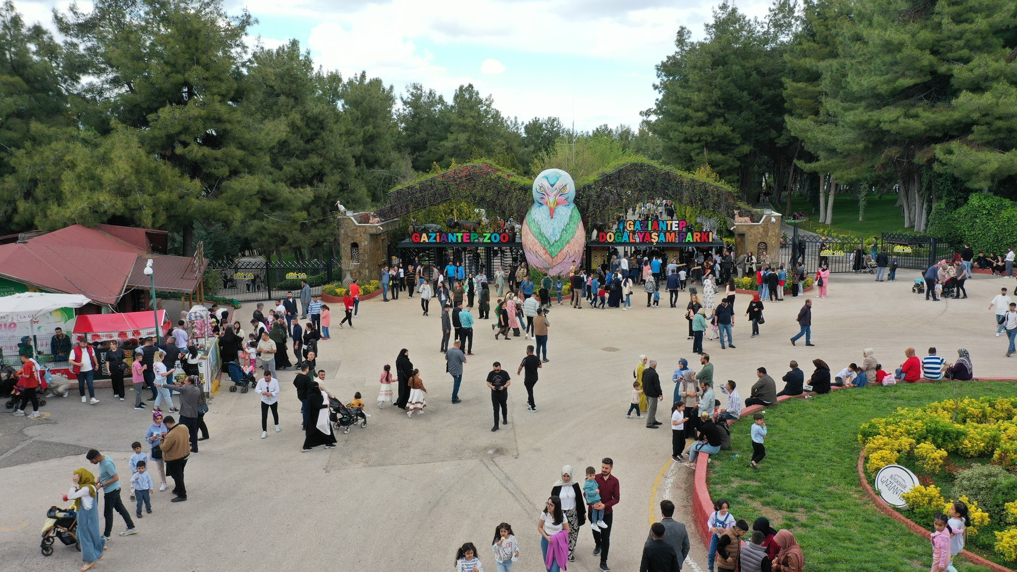 Antep'te hayvanat bahçesi ziyaretçilerin ilgi odağı oldu